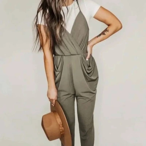 BCBG Generation Drape Pocket Jumpsuit Size S - Picture 3 of 3